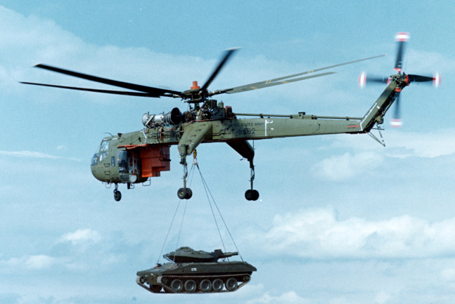 CH54B airlift M551 Sheridan